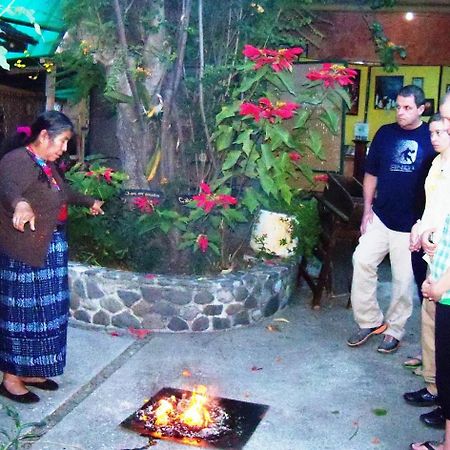 Posada Los Encuentros Panajachel Exteriör bild