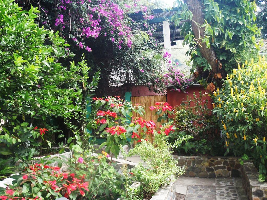 Posada Los Encuentros Panajachel Exteriör bild